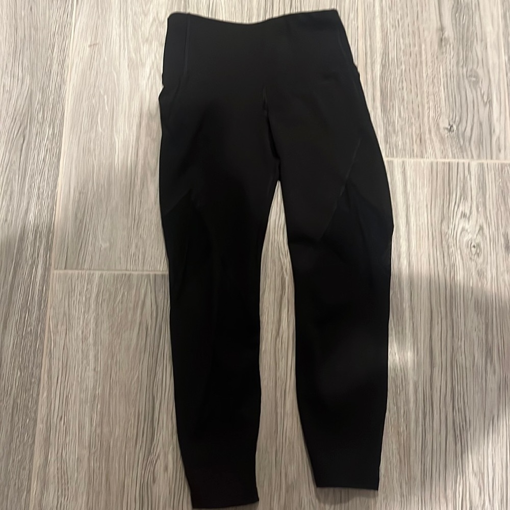 Girls size extra small Old Navy, active go dry leggings.